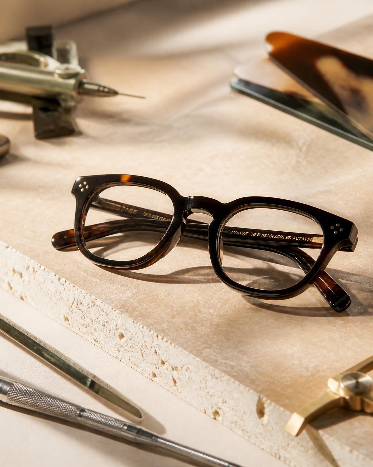 Gafas de sol de acetato en el taller Black Santoni
